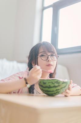 图书馆的女友,欧洲尺码日本尺码专线图片